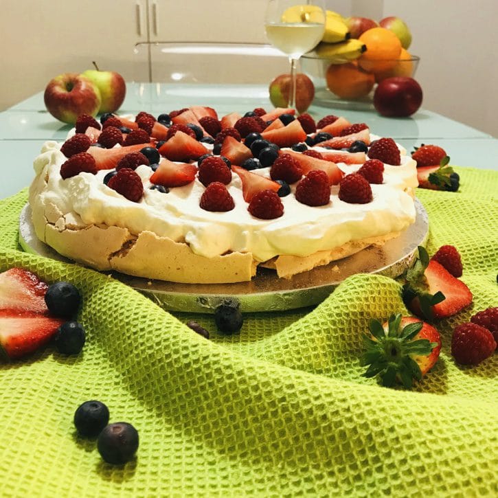 PAVLOVA TORTA Z JAGODIČEVJEM 1 Image 10 1 20 at 1.06 PM MakeSomeSweets
